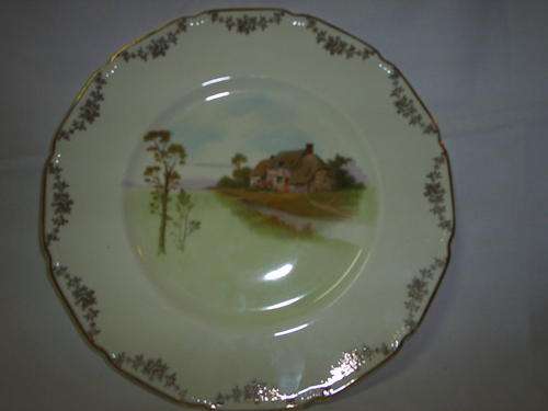 ===ROYAL DOULTON=== PLATE === MADE IN ENGLAND===BEAUTIFUL===