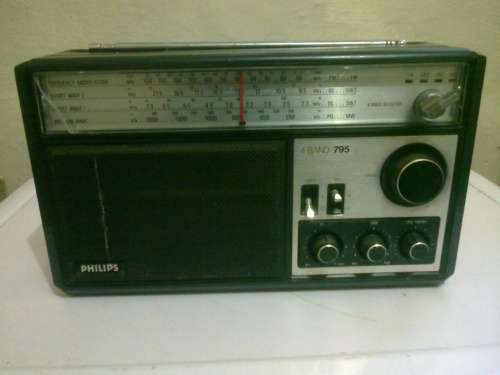 Philips 795 portable radio