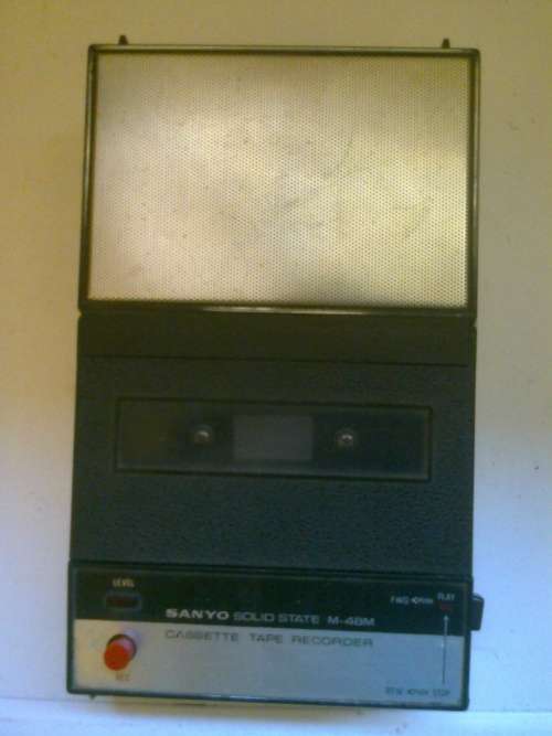 Sanyo M-48M cassette recorder with microphone
