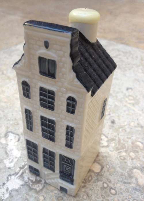 SEALED BLUE DELFT'S KLM BOLS HOUSE (NO 68)