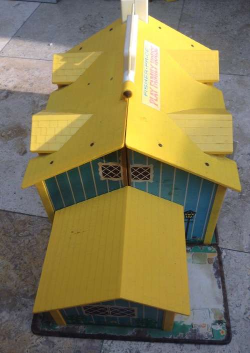 vintage Fisher price play family house 952