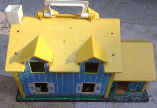 vintage Fisher price play family house 952
