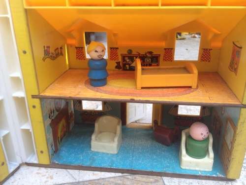 vintage Fisher price play family house 952