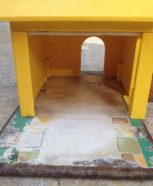 vintage Fisher price play family house 952