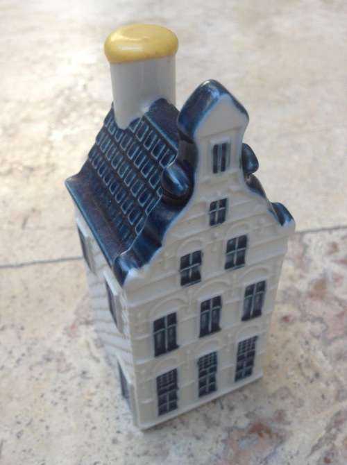 SEALED BLUE DELFT'S KLM BOLS HOUSE (NO 25)