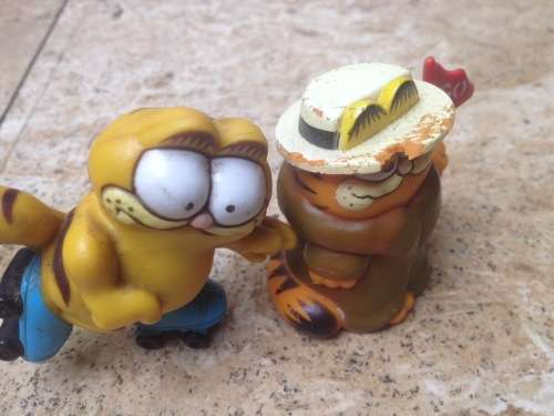 pair of vintage pvc Garfield garfield 1981