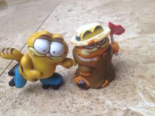 pair of vintage pvc Garfield garfield 1981