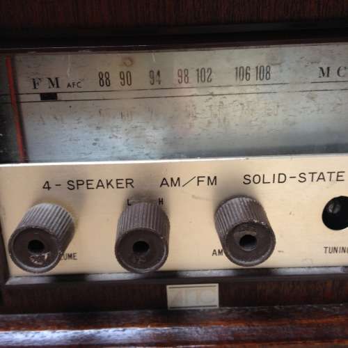 Vintage AITC solid state AM/FM 4 speaker radio faux wood tabletop console stereo