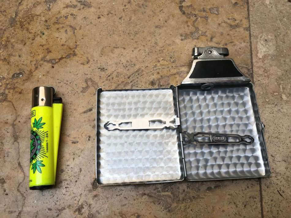 vintage Ronson  mastercase lighter , with cigarette holder