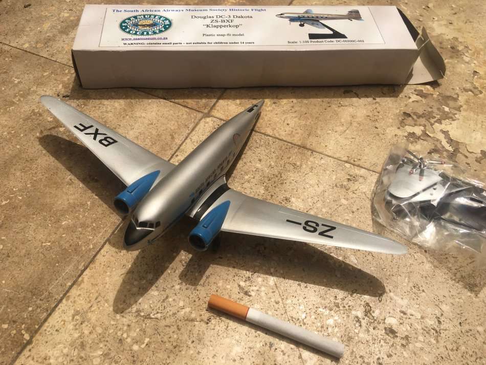 SAA museum Douglas DC-3 Dakota ZS -BXF Klapperkop model plane, airplane  with stand