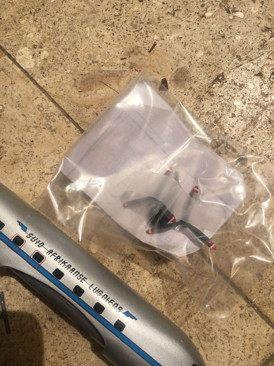 SAA museum Douglas DC-3 Dakota ZS -BXF Klapperkop model plane, airplane  with stand