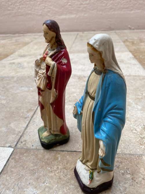 virgin Mary statue figure reserved cordi