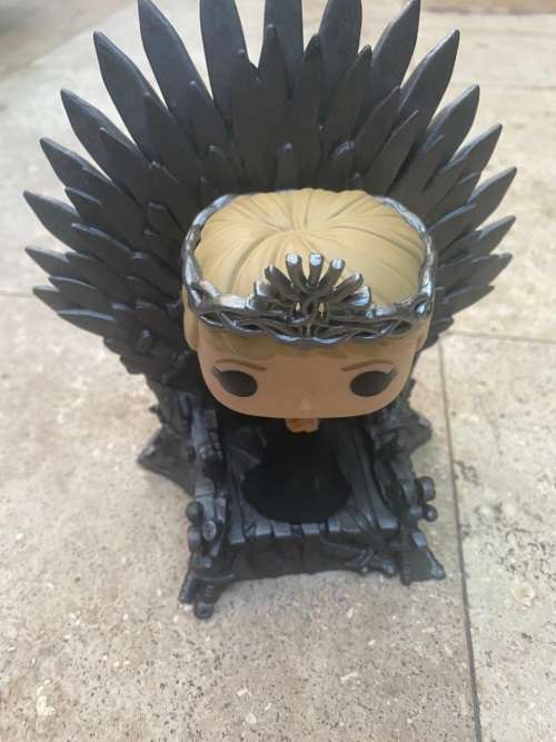 Funko Pop! Deluxe: Game Of Thrones S10 - Cersei Lannister Sitting on Iron Throne