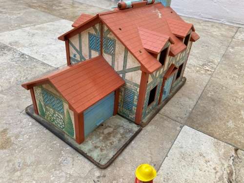 vintage fisher price house 952 with a little people