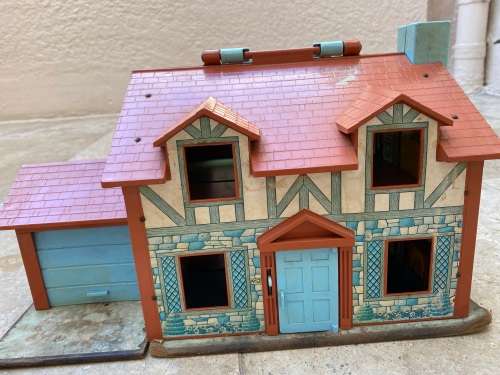 vintage fisher price house 952 with a little people