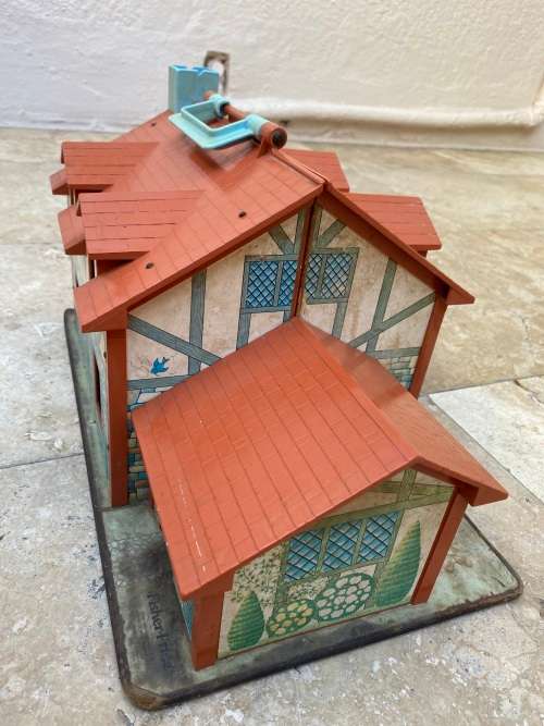 vintage fisher price house 952 with a little people