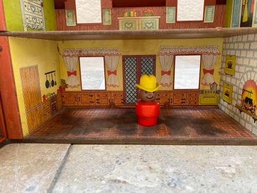 vintage fisher price house 952 with a little people