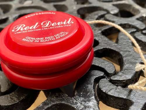 vintage YOYO yo yo Professional Red devil in good condition limited edition