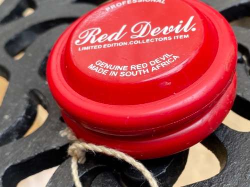 vintage YOYO yo yo Professional Red devil in good condition limited edition