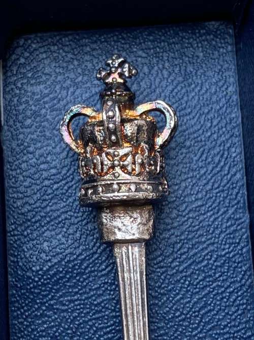 the royal crown jewels of Great Britain Rowena Souvenir teaspoon spoon silver plate