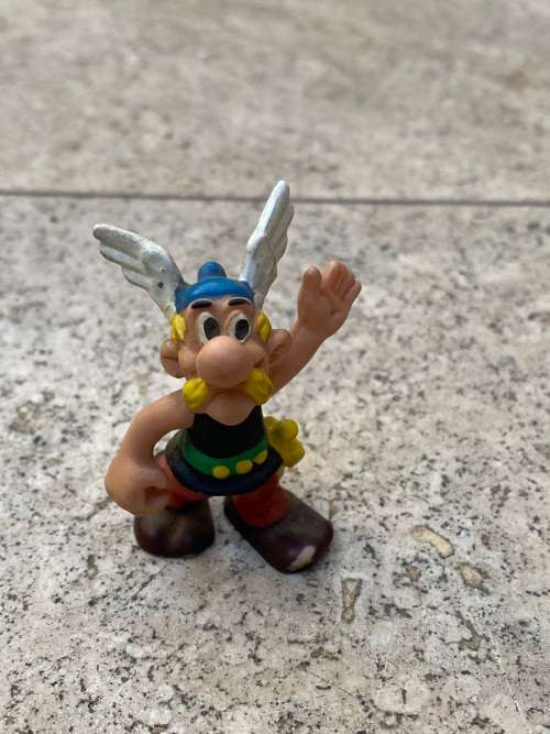 vintage asterix bully 1974 figure with mini asterix plastoy drinking potion pair