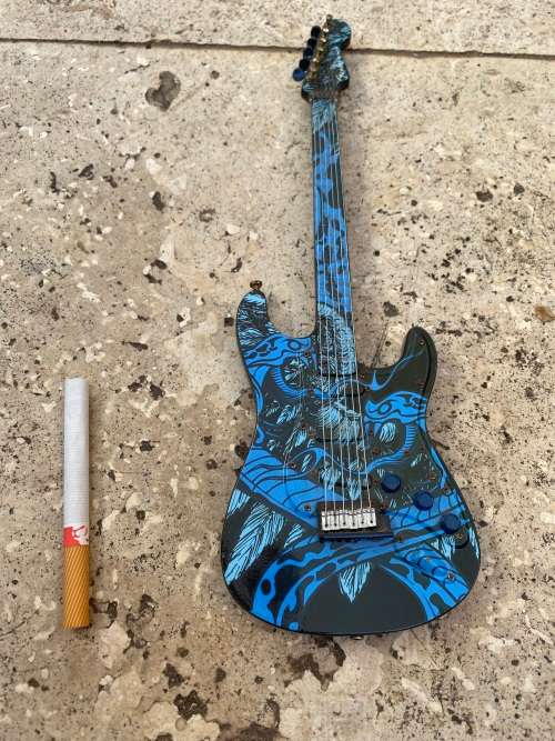 mini fender stratocaster by guitarmania  miniature guitar mania 2011