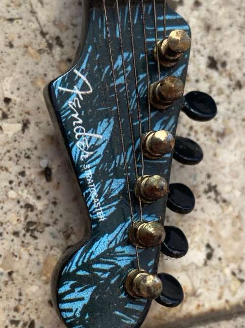 mini fender stratocaster by guitarmania  miniature guitar mania 2011