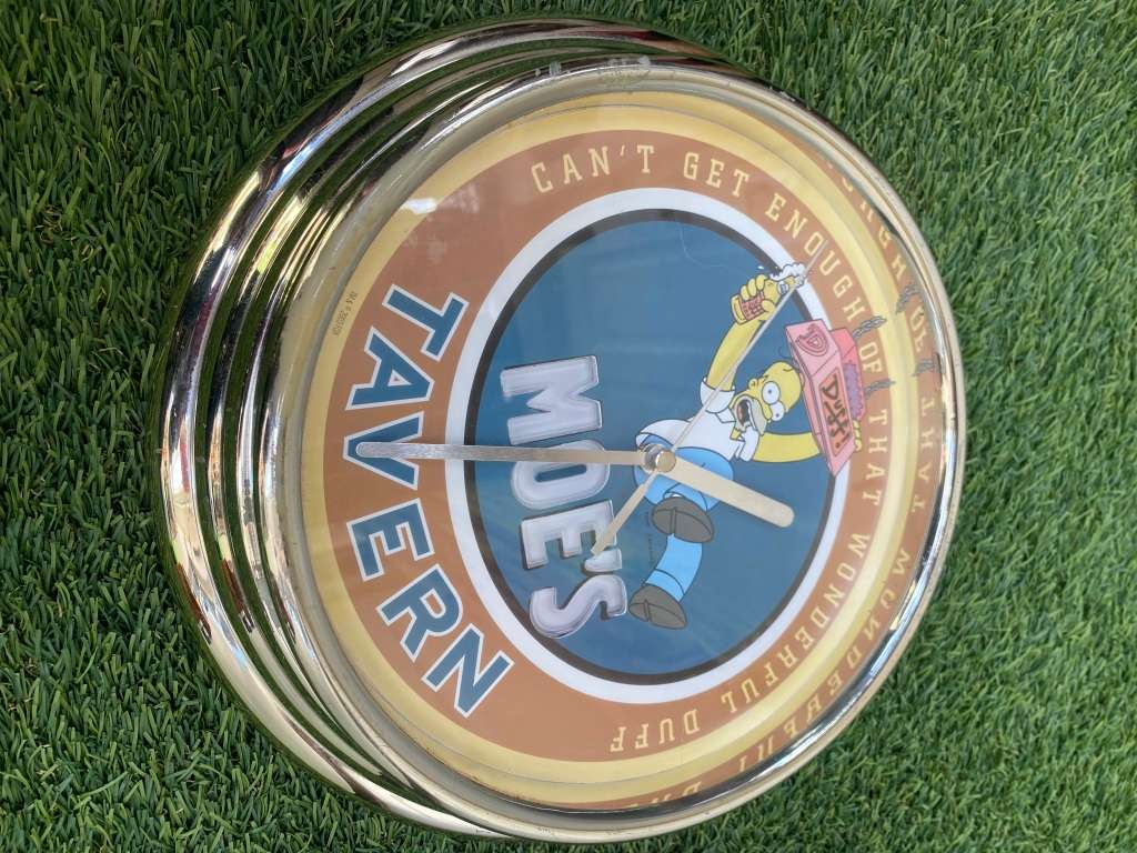 Vintage the Simpsons wall clock fox Moes Tavern 2003