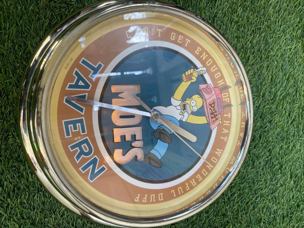 Vintage the Simpsons wall clock fox Moes Tavern 2003