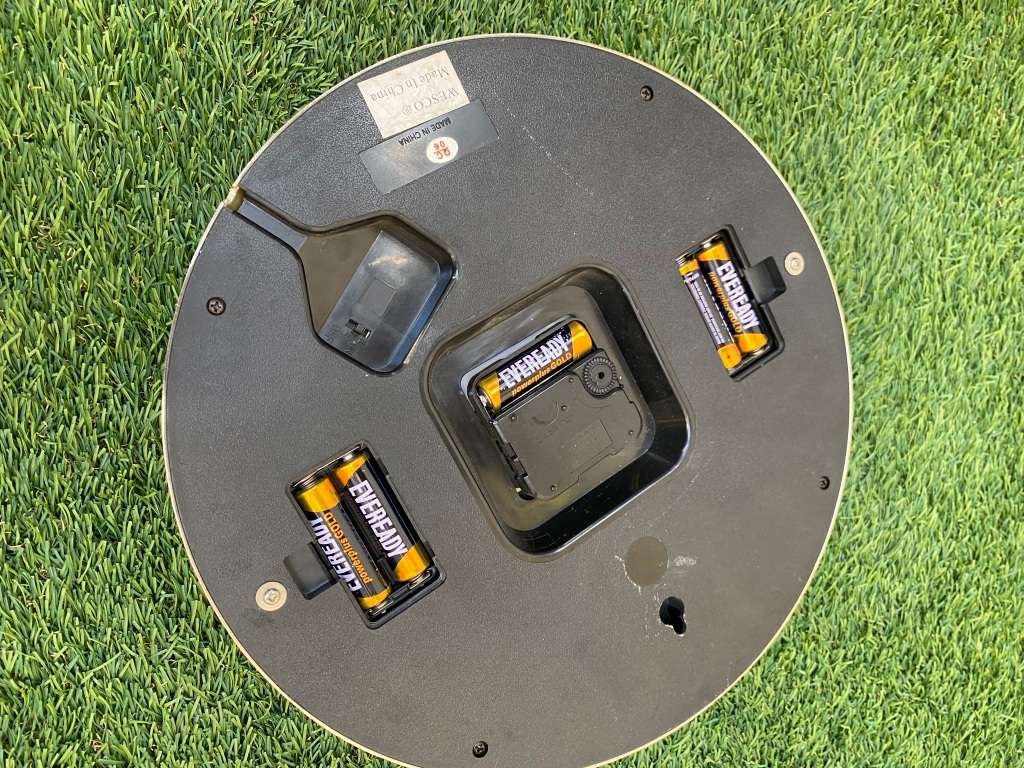 Vintage the Simpsons wall clock fox Moes Tavern 2003