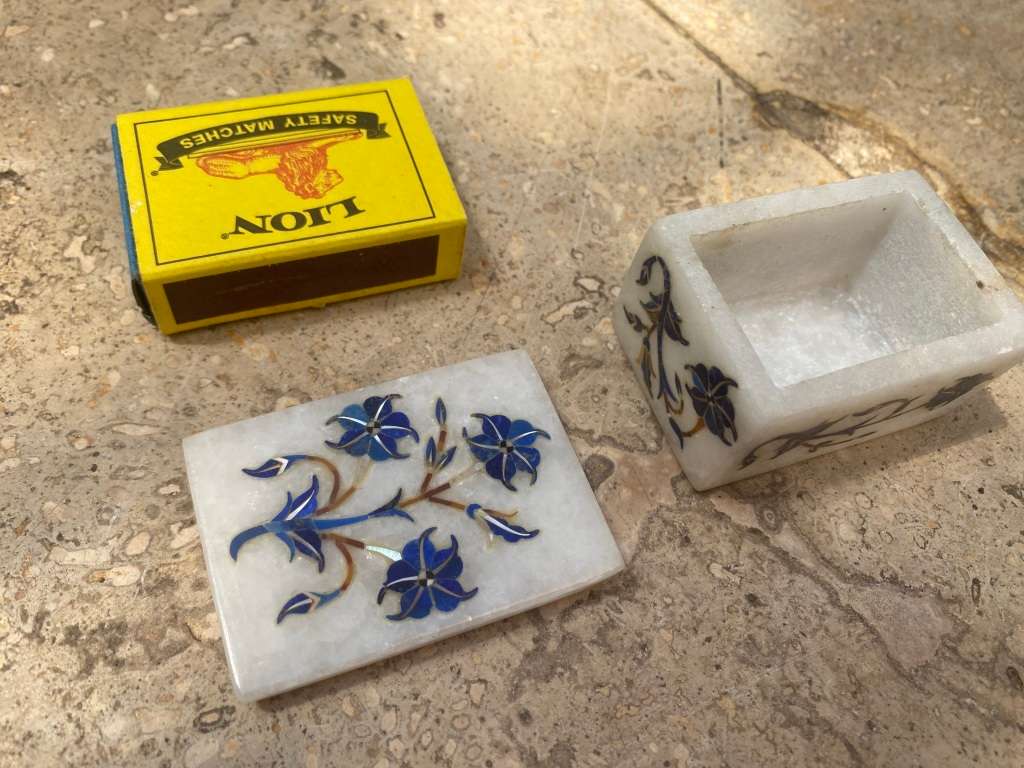 Vintage marble inlay inlaid  trinket box semi precious stone
