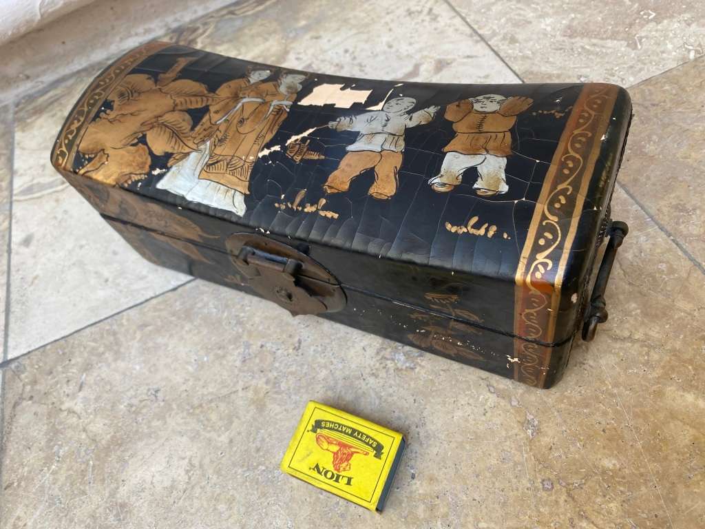 Vintage Chinese pillow box