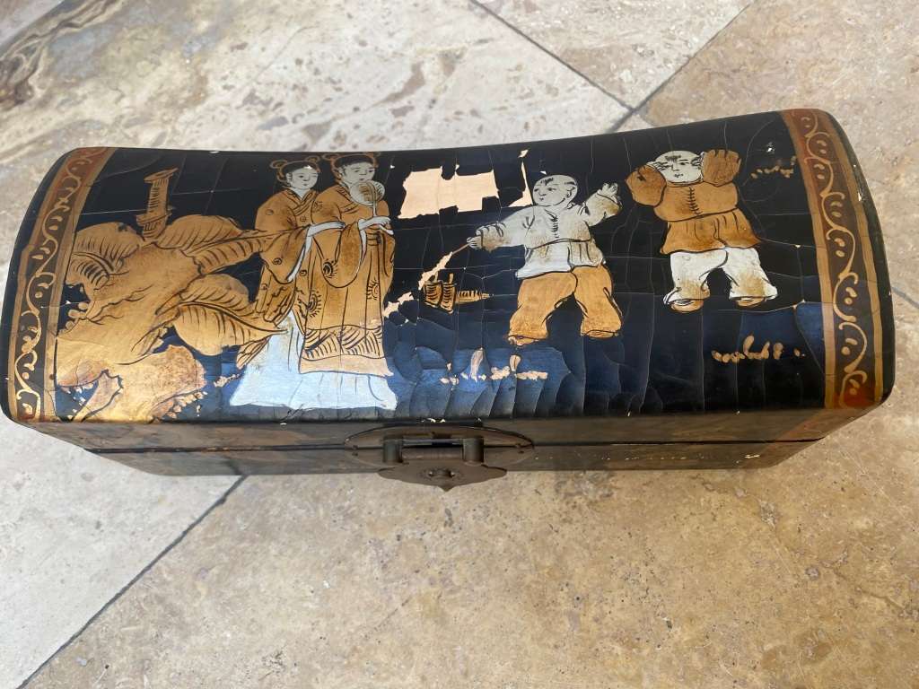 Vintage Chinese pillow box