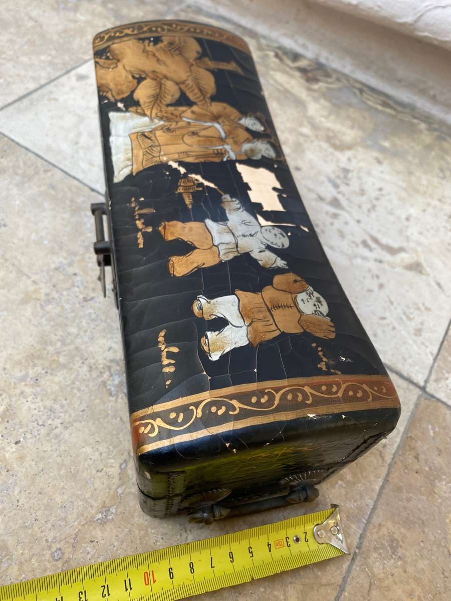 Vintage Chinese pillow box