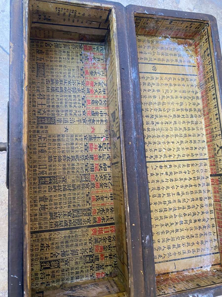 Vintage Chinese pillow box