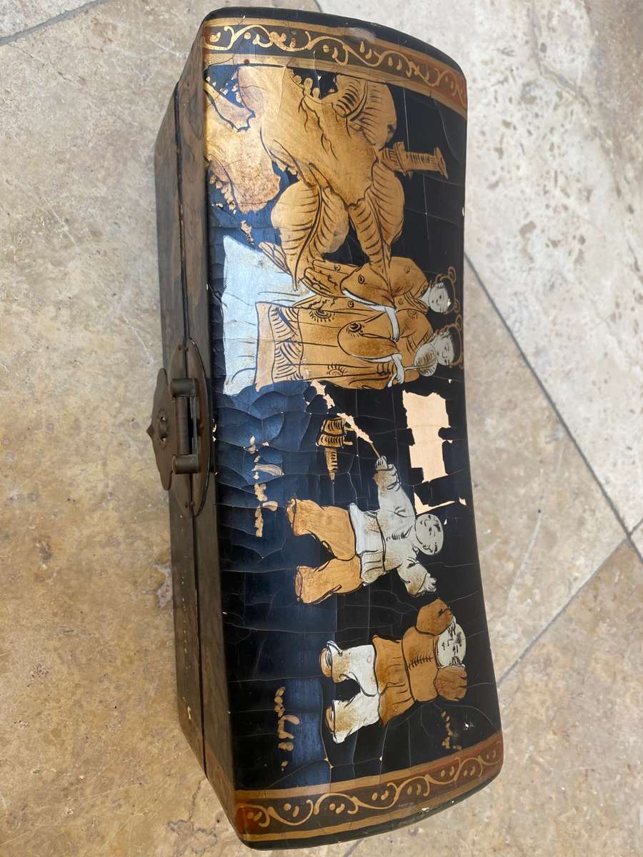 Vintage Chinese pillow box