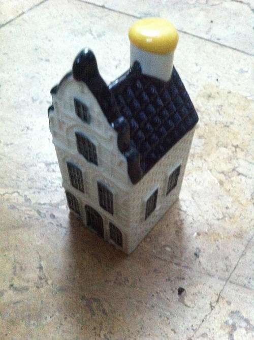 SEALED BLUE DELFT'S KLM BOLS HOUSE (NO 21)