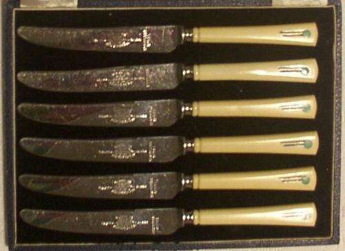 ASTRAL TRADE MARK SHEFFIELD BUTTER KNIVES BOXED SET OF 6 ART DECO