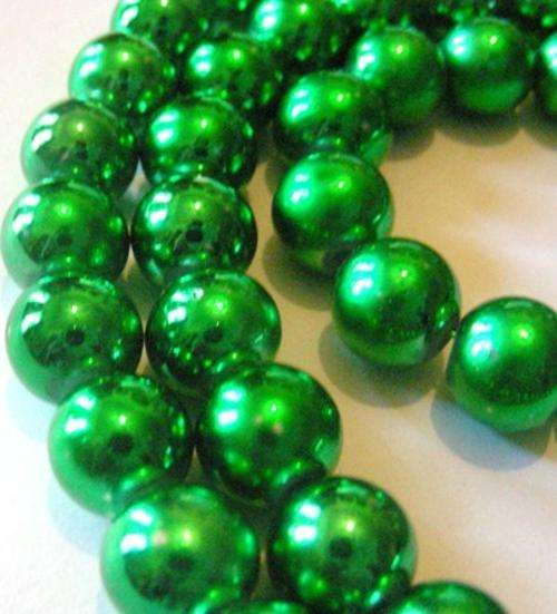 Stunning!!!!!!!!Green METALLIC Glass Beads(10mm)
