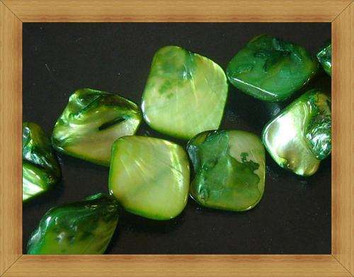 Mother Of Pearl  Baroque Shell -Green(38cm Strand)