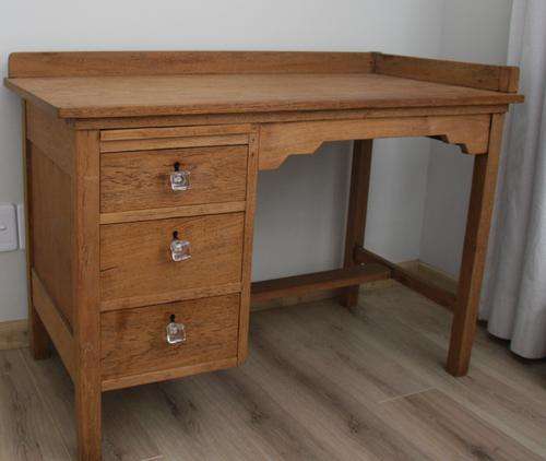Small TEAK desk  **R1, no res**