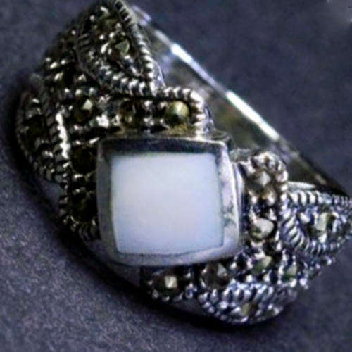 Solid 925 Sterling Silver + MOP & Marcazite ring size 6.5# + 5.86g