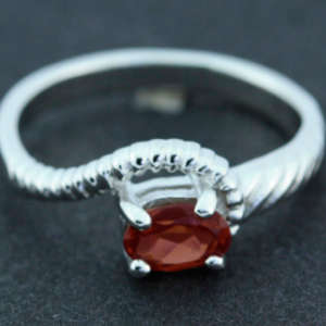 Solid 925 Sterling Silver & Garnet ring size 6.5# + 2.44g
