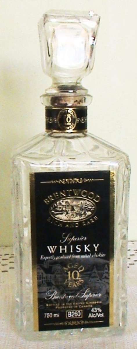 BRENTWOOD WHISKY DECANTER with Stopper