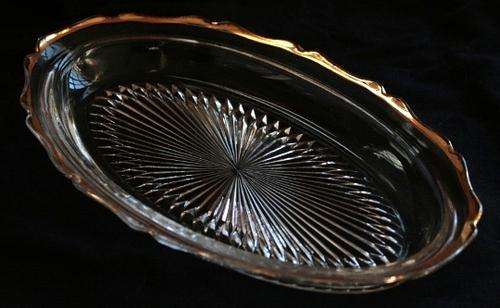 OVAL SHAPED GLASS SERVING DISH