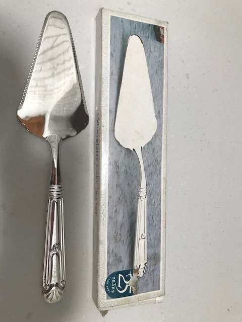 Silver plated cake lifter