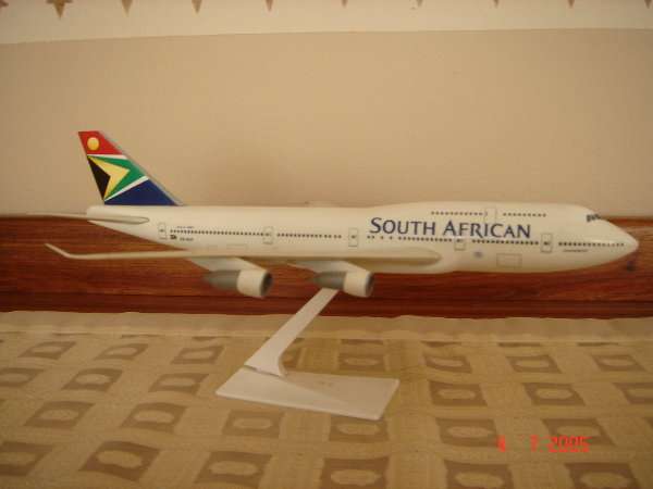 Boeing 747-300 model aircraft (1:250 scale)