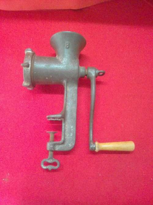 VINTAGE MEAT MINCER  NO.8 - complete with blade and spinal