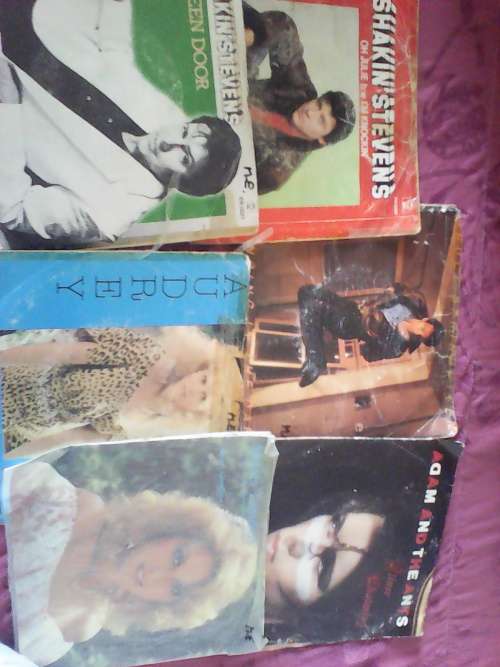 106 x 7" singles 45rpm - various artists and music (mostly from 70's & 80's )