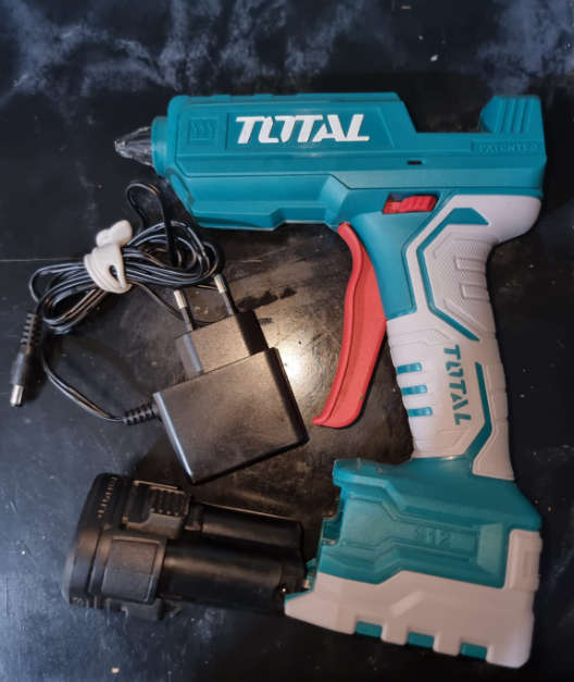 Total Tools - Cordless Heavy Duty Glue Gun / Lithium-Ion Glue Gun 12 V Includes Battery & Charger